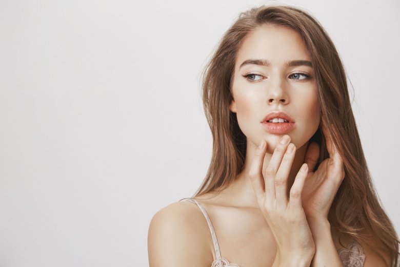 Как увеличить губы без инъекций: 5 способов