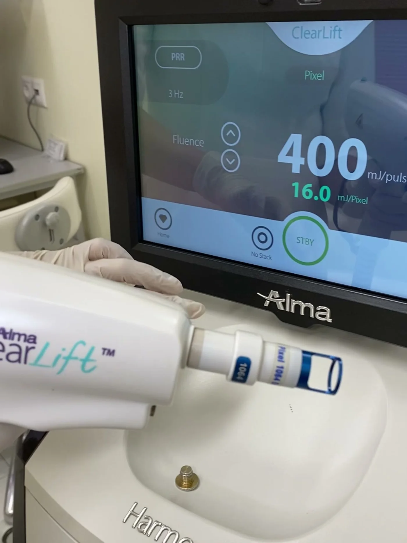Наконечник Alma ClearLift и экран платформы Harmony XL с параметрами процедуры